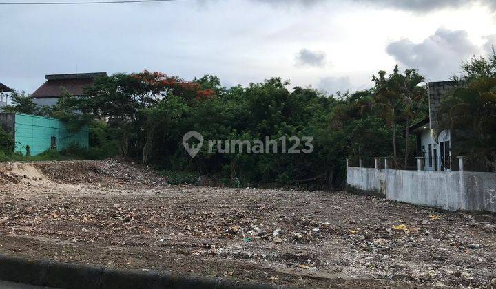 ASPHALT ROAD ACCESS RESIDENTIAL LAND IN BENOA NUSA DUA 

Land area 649 m²

SHM / Property rights

Price IDR 800 million / are 
 2