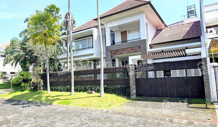 Rumah Mewah 2Lt Hook Siap Huni Di Raya Nieuw Indie Golf Araya MALANG 


Spesifikasi :


Luas Tanah : 415m²


Dimensi : 21,5 x 20


Luas Bangunan : 355m²


Tingkat : 2 


Kamar Tidur : 4


Kamar Mandi : 3


PLN : 4400


Air : PDAM 


Garasi : 2


Carport : 1