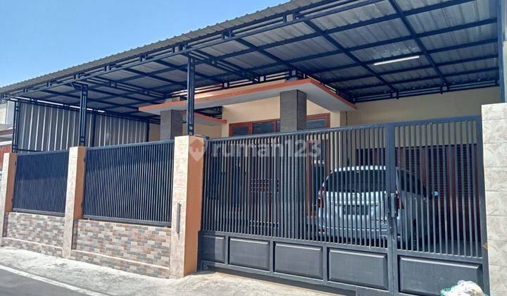 Rumah Modern Minimalis Siap Huni Di Jl. Tegalarum, Colomadu Karanganyar


Rumah Tinggal

Jl. Tegalarum, Colomadu, Karanganyar


Luas Tanah : 295m²


Lebar 14m Panjang 21,5m


Bangunan 2020


Kamar Tidur 3 + KT Pembantu 1


Kamar Mandi : 3


Garasi Mobil

 1