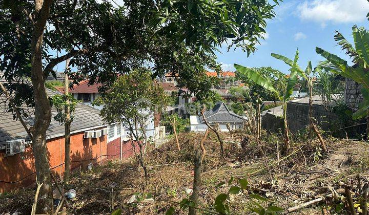 Large land in the yellow zone is suitable for building a villa / house in Ungasan


VILLA AND GUESTHOUSE ENVIRONMENTAL LAND


Land area: 500 m²


Asphalt Road Access


Yellow Zone 


Price IDR 400 million / are

 2