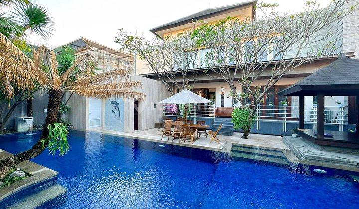 FOR SALE

BEAUTIFUL LUXURY SEMI VILLA HOUSE IN WEST DENPASAR


Land : 440m


Building : 550m


2+1 Storey


5+1 (Bedroom + Maid Room)


7 (6 Bathroom In Bedroom+ Shower + Guest Bathroom)


Ac (in bedroom)


Waterheater (In 6 Bathroom)


Storage Room 


Po 1