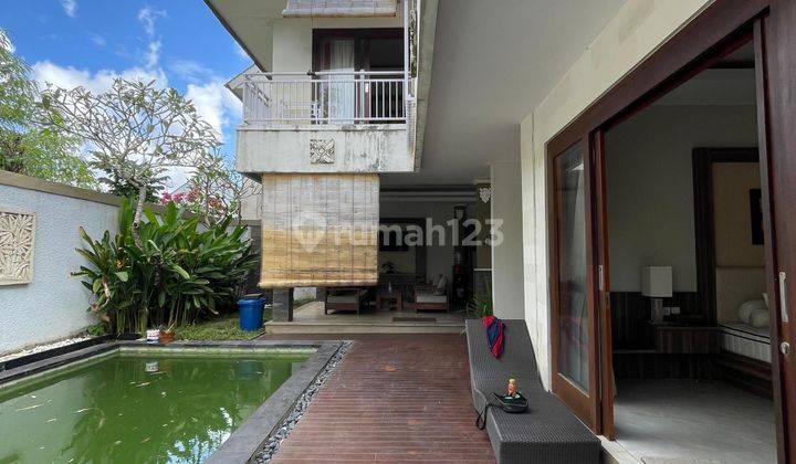 Fully Furnished 2 Floor Villa Near Taman Rama Jimbaran School, Puri Gading


3 BR VILLA NEAR TAMAN RAMA JIMBARAN PURI GADING SCHOOL


Land area: 198 m²


Building area: 200 m²


Bedrooms: 3


Bathrooms: 4


Sitting room 


Dining room 


Kitchen


Carp 1