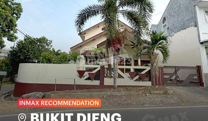 Rumah Murah Bangunan 2lt Seberang Masjid Siap Huni Di Bukit Dieng 


Spesifikasi :


Luas Tanah : 311m²


Luas Bangunan : 200m²


Kamar Tidur : 3


Kamar Mandi : 3


PLN : 1300 Watt


Air : PDAM 


Garasi : 1


Carport : 1


SHM 


Harga 2,2 Miliar Negoti 1