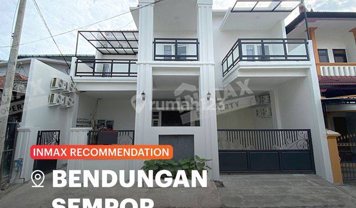 Rumah Kost Putri 3lt Fully Furnished Di Jl. bendungan Sempor, Dekat UB


Spesifikasi :


Luas Tanah : 274m²


Dimensi : 11,5 x 23,8


Luas Bangunan : 550m²


Tingkat : 2


Kamar Tidur : 25


Kamar Mandi : 27


PLN : 3300 Watt


Air : PDAM + Sumur 


Garas 1