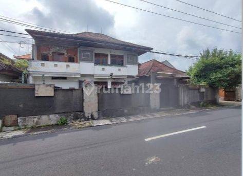 2-storey house in strategic location near schools, offices and Living World Mall 


Specifications: 


Land area: 332m²


Level 2


Building area: 357m²


Bedrooms: 5


Bathrooms: 3


PLN: 3300 Watts


Water: Drilled Well 


Carports: 2


Facing: East 2