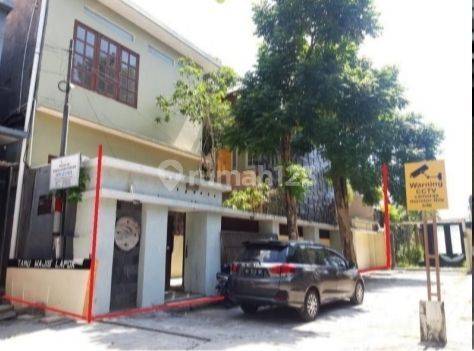 Cheap Villa / Guest House Strategic Location in Jimbaran Park, South Kuta 


Specifications:


Land area: 529m²


Building area: 665m²


Level 2


Bedrooms: 5


Bathrooms: 6


PLN: 3500 Watts


Water: Drilled Well 


Facing: East 


Swimming Poo 2