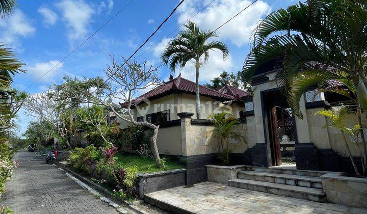 Authentic Exclusive Villa In Ungasan Bali

Land area: 300 M²

Building area: 275 M²

Bedrooms: 2

Bathrooms: 2

Dining room

Kitchen & Kitchen Set

Swimming pool

Fish pond

yard

5000 Watt PLN

Pdam water

gazebo

Sharing Carport

shm & Imb

 1