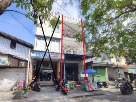 4-storey shophouse in strategic location in front of Kuta II Market, ready for business 

Specifications:

Land area: 93m²

Building area: 277m²

Levels: 4 floors

Bedrooms: 4

Bathrooms: 5

PLN: 3300 Watt

Water: Drilling well

Facing: East

SHM

Price 4, 2