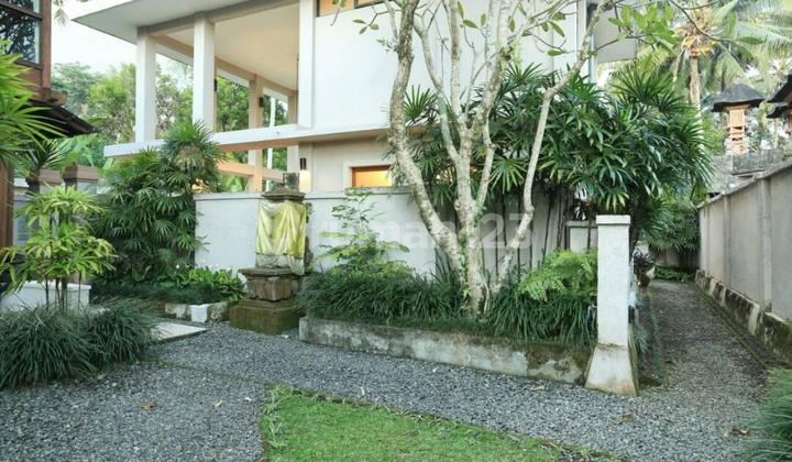 For Sale Villa Complex – Bunutan, Kedewatan (near Payogan)price IDR 8 Billion – Freehold Title (SHM)Rare Opportunity to Own a Villa Complex Consisting of 3 Villa Units in One Area, Located in a Quiet and Scenic Location in Bunutan, Kedewatan – Han