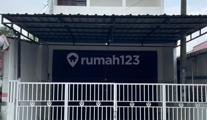 For Quick Sale: 2-Story Shop House & Boarding House at Jln. Kuwung No. 249, Mergelo, Meri Village, Magersari District, Mojokerto City. Specifications: 2-Story Shop House & 8-Room Boarding House. Land Area: 352 m². Building Area: 300 m². Shop House Dimensions: Width 5.5 m & Length 13 m. Width 2
