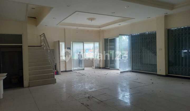 For Sale: 3-Story Shop House Ready for Business on Jl. Keputih Tegal Timur, Surabaya
Specifications:
Land Area: 131 m²
Dimensions: 15 x 9.5
Building Area: 301 m²
Floors: 3
Bathrooms: 2
Water Supply: PDAM
SHM (Certificate)
Price: 4.5 Billion Negotiable 2