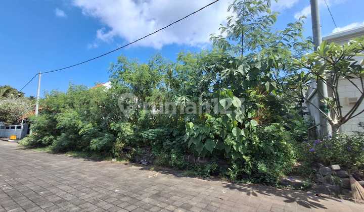 Land with a Prime Location in a One-Gate System Housing EstateJl Tjampuhan Utama I B, Taman Nuansa Tjampuhan Housing, Pering, GianyarLand Area: 745m²Dimensions: 14m X 53mFlat Land Ready for ConstructionFacing EastRoad Access: 7.5m PavedOne-Gate System Housing Environment
