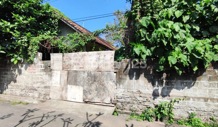 Boarding House Land Calculation in Puri Candar Asri Housing, Bunut Street, Ketewel Village, Sukawati Sub-district, Gianyar Regency
Specifications:
Land Area: 235m²
Building Area: 54m²
Front Width: 15 Meters
5 Boarding Rooms
Selling Points:
15 Minutes from Denpasar
Residential Environment
Area Boarding House Land Calculation in Puri Candar Asri Housing, Bunut Street, Ketewel Village, Sukawati Sub-district, Gianyar Regency
Specifications:
Land Area: 235m²
Building Area: 54m²
Front Width: 15 Meters
5 Boarding Rooms
Selling Points:
15 Minutes from Denpasar
Residential Environment
Area