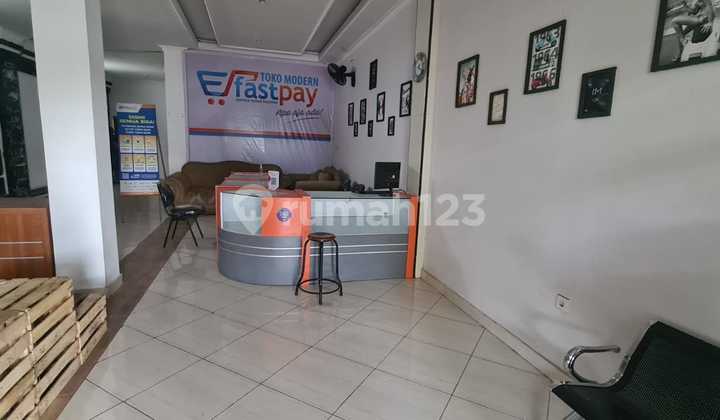 For Sale: 2-Story Shophouse and Residence on Pudak Street, Batubulan Village, Sukawati District, Gianyar Regency, Bali Province  
2-Story Shophouse  
Land Area: 136 m²  
Building Area: 260 m²  
Residence  
Land Area: 213 m²  
Building Area: 795 m²  
Water Supply: PDAM  
Electricity: PLN 7,000 VA  
Carpark 2