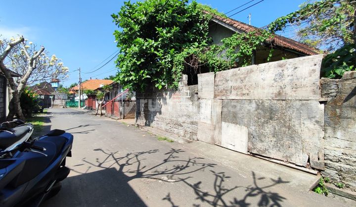 Boarding House Land Calculation in Puri Candar Asri Housing, Bunut Street, Ketewel Village, Sukawati Sub-district, Gianyar Regency
Specifications:
Land Area: 235m²
Building Area: 54m²
Front Width: 15 Meters
5 Boarding Rooms
Selling Points:
15 Minutes from Denpasar
Residential Environment
Area Boarding House Land Calculation in Puri Candar Asri Housing, Bunut Street, Ketewel Village, Sukawati Sub-district, Gianyar Regency
Specifications:
Land Area: 235m²
Building Area: 54m²
Front Width: 15 Meters
5 Boarding Rooms
Selling Points:
15 Minutes from Denpasar
Residential Environment
Area