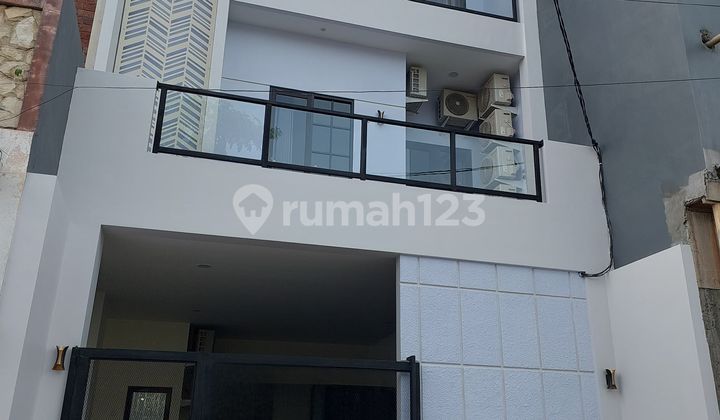 Di Jual Rumah Kost Eksclusive Lokasi Jalan Bunga Kadaka 50 Meter Jalan Raya Suhat , Kota Malang (Ready Stok - Full Furnish) Harga : 3.2 Miliyar (Nego) - Luas Tanah 107 M2 (6 X 17.8)- Luas Bangunan 305 M2- 3 Lantai- Kamar Tidur 13 + 1 Kamar Ukuran Jumbo)- 