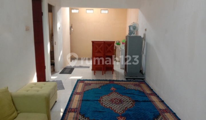 Affordable Minimalist House in Permata Indah Housing, Arjowinangun, Malang

Specifications:
Land Area: 72m²
Building Area: 45m²
Bedrooms: 2
Bathrooms: 1
Electricity: 1300 Watt
Water: PDAM
Carport: 1
Car Access: SHM + Complete Building Permit
Price: 300 million