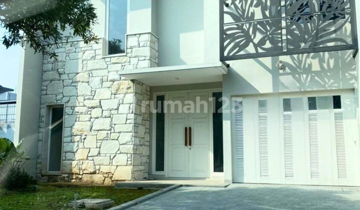 Rumah 2 Lantai Siap Huni di Cluster The Mansion, Pakuwon Indah Surabayaspesifikasi : Luas Tanah : 190M² Dimensi : 10X19luas Bangunan : 300 M²Kamar Tidur : 4 +1 Kamar Mandi : 3 + 1Pln 4400W | Ppjbhadap : Utaraharga Rp 4.99M Nego