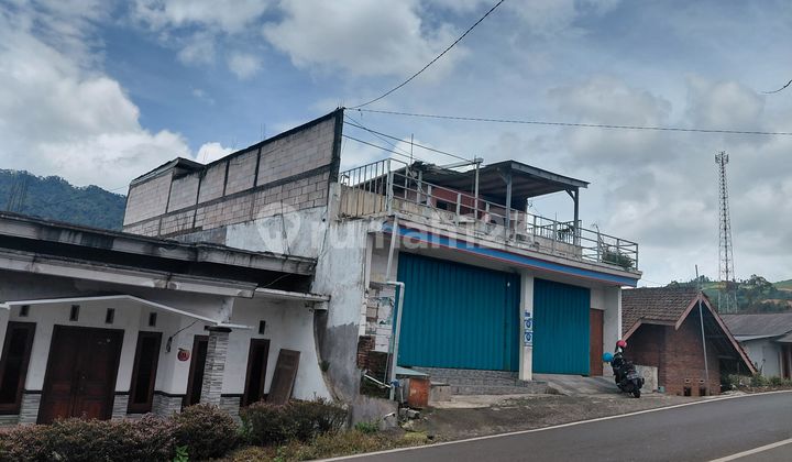 Affordable 3-Storey Shop House in a Strategic Location at Jl. Raya Sumber Brantas, Bumiaji - BatuSpecifications: Land Area: 202 m²Building Area: 460 m²Floors: 3Certificate: SHMPrice: 1.7 Billion Negotiable *Free Tax and Name Transfer for Buyer 2