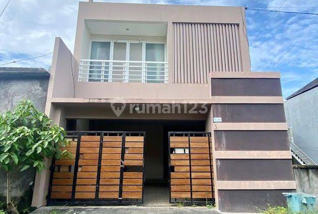 Rumah Modern Dan Luas Di Mudutaki Kerobokan 

lt 150  M2

lb 400 M2 

kamar Tidur 4

kamar Mandi 4

ruang Tamu

carport

rooftop

shm / Hak Milik

harga Idr 3 Miliar Nego 

 1