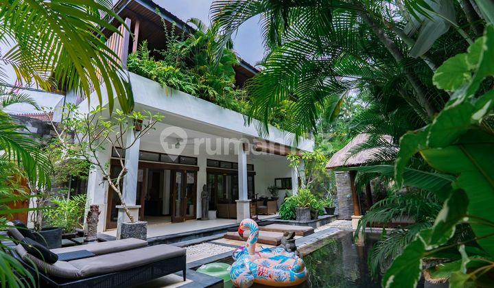 Fully Furnished Villa Only 150 Meters From Seminyak Beach
Land Area: 235 m²
Land Dimensions: 17.5×13.5m
Building Area: 220 m²
Bedrooms: 2
Bathrooms: 3
Living Room: Open/Closed
Pool Dimensions: 8x3m
Built Year: 2006, Renovated 2023
Water Supply: PDAM/Well
Orientation: West
Building Material: Permanent Structure Fully Furnished Villa Only 150 Meters From Seminyak Beach
Land Area: 235 m²
Land Dimensions: 17.5×13.5m
Building Area: 220 m²
Bedrooms: 2
Bathrooms: 3
Living Room: Open/Closed
Pool Dimensions: 8x3m
Built Year: 2006, Renovated 2023
Water Supply: PDAM/Well
Orientation: West
Building Material: Permanent Structure