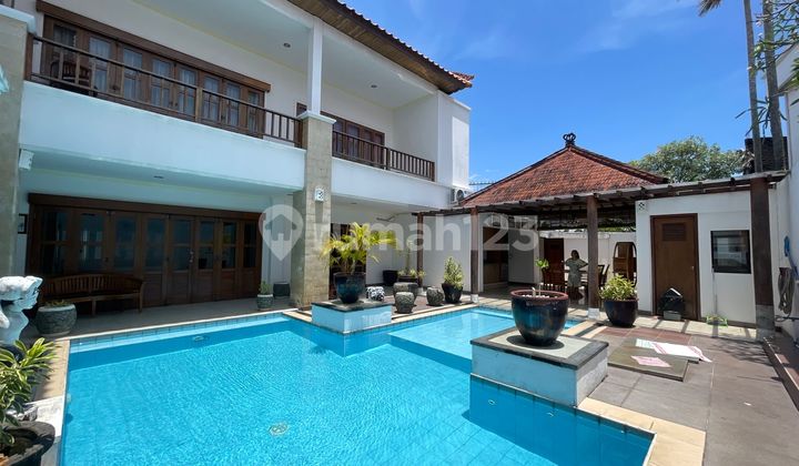 Rumah Semi Villa Dekat Sanur - One Gate Systemrumah Bergaya Semi Villa Tropis Modern Berlokasi Strategis Di Kawasan Tenang Dekat Sanur, Dengan Sistem Keamanan One Gate System Dan Penjagaan 24 Jam.spesifikasi: - luas Tanah: 470 M² - luas Bangunan: ±350 M² Rumah Semi Villa Dekat Sanur - One Gate Systemrumah Bergaya Semi Villa Tropis Modern Berlokasi Strategis Di Kawasan Tenang Dekat Sanur, Dengan Sistem Keamanan One Gate System Dan Penjagaan 24 Jam.spesifikasi: - luas Tanah: 470 M² - luas Bangunan: ±350 M²