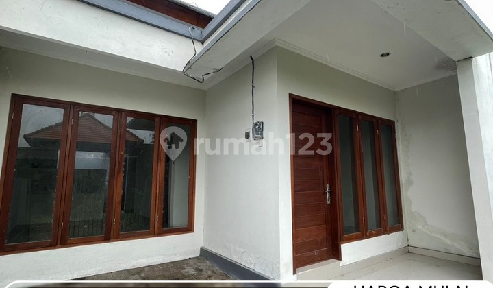 For Quick Sale Modern Minimalist House on Jl Gunung Batukaru, Wanasari, Tabanan Bali, 90M2 land area, 45M2 building area, 2 Bedrooms, 1 Bathroom, Kitchen, South-facing house, 4-meter wide road access, 1300W electricity, piped water, legal status SHM, IMB, no arrears, selling point one gate, 5 minutes to the center.