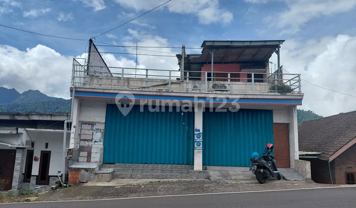 Affordable 3-Storey Shop House in a Strategic Location at Jl. Raya Sumber Brantas, Bumiaji - BatuSpecifications: Land Area: 202 m²Building Area: 460 m²Floors: 3Certificate: SHMPrice: 1.7 Billion Negotiable *Free Tax and Name Transfer for Buyer