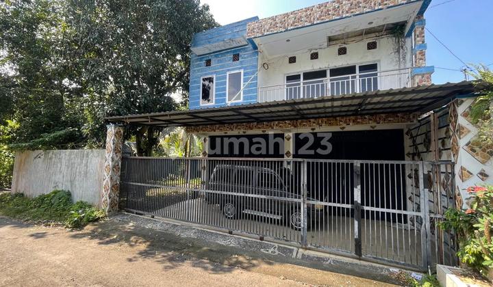 For Quick Sale: House & Kiosk Located in Banjarangkan Village, Banjarangkan District, Klungkung Regency, Bali Province. Specifications: Land Area 340 m², Building Area 230 m², Land Dimensions Front Width 8.5 Meters x Length 35 Meters, Legality SHM. Selling Point: 1 Minute to Banjarangkan Main Road. 2