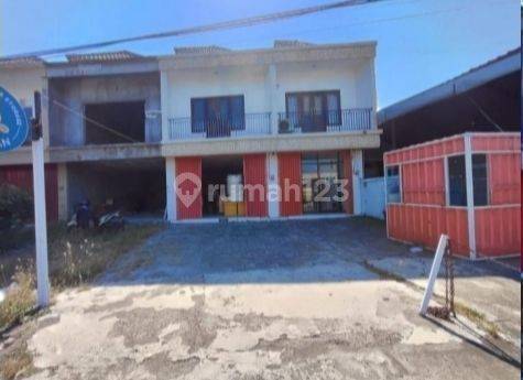 2 Units of 2-storey Premium Shophouse on Jl. Tukad Balian, Renon, Denpasar BALI 

Strategic Location: 

Renon Area 

Near Residential Area 

Specifications: 

Land Area: 93 + 95 m² 

Building Area: 240m² 

Bathrooms: 2 

PLN: 2200 Watt 

Water: Drilling Well 

Had 2