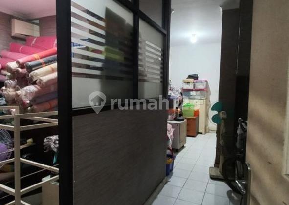 FOR SALE SHOPHOUSE STILL HABITABLE BELOW NJOP IN HARMONI JAKARTA