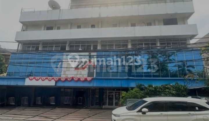 Gedung Kantor 4 Lantai dan Rooftop Setiabudi Harga Mepet NJOP