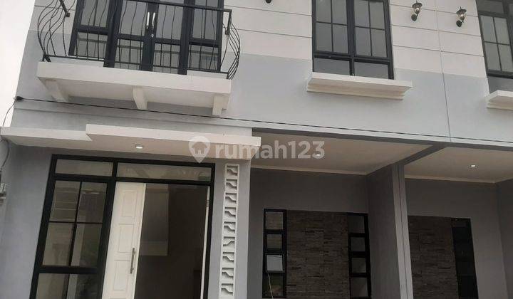 Rumah 2 Lantai Dekat gerbang ToL cimanggis Booking 10 juta langsung Akad 1