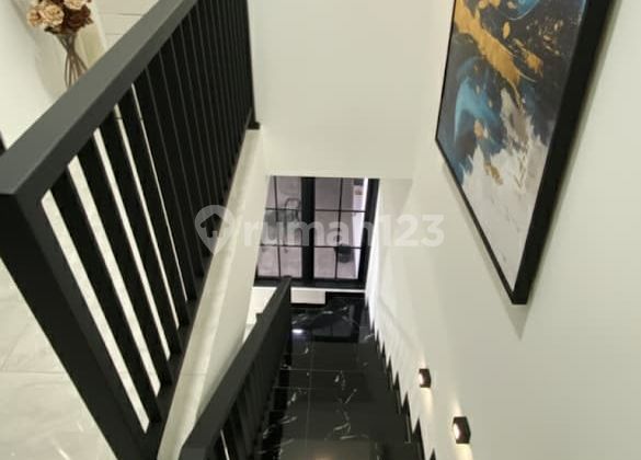 Rumah 2 Lantai Siap Huni Dekat Gerbang Tol Cimanggis 2