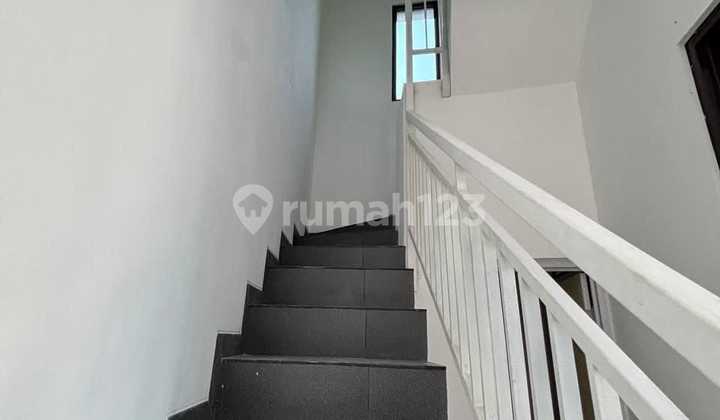 Rumah 2 Lantai Dekat Stasiun LRT Harjamukti dan Gerbang Tol