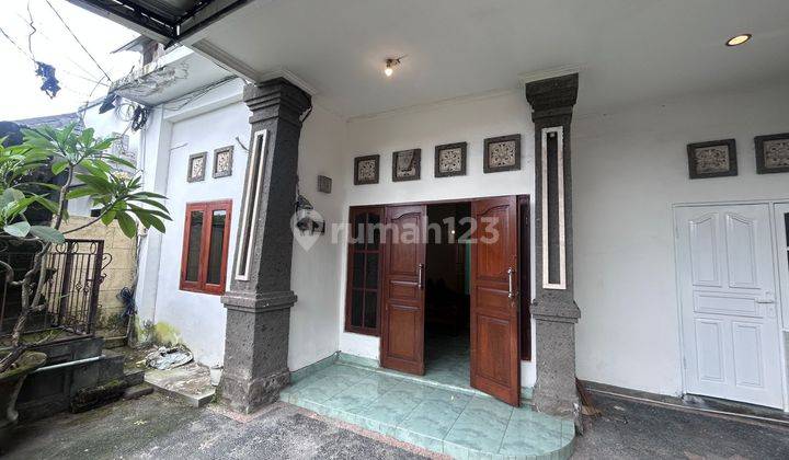 House 3 Bedrooms for yearly Rental At Kesambi-Kerobokan: Semi Furnished 1