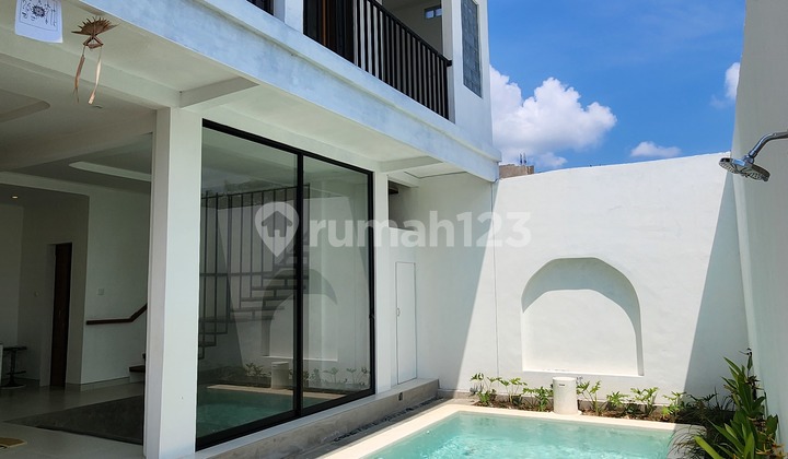 Villa Baru Modern 2 Kamar di Kerobokan dengan Pemandangan Sawah