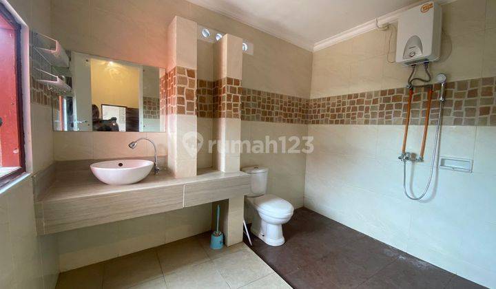 For Rent Local House At Petitenget Semi Furnished. 9