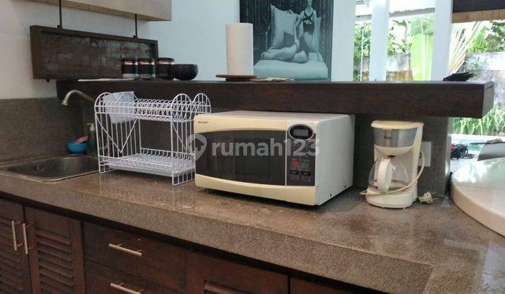 Rent Monthly Villa Enclosed Living With Garden pool In Kerobokan 15