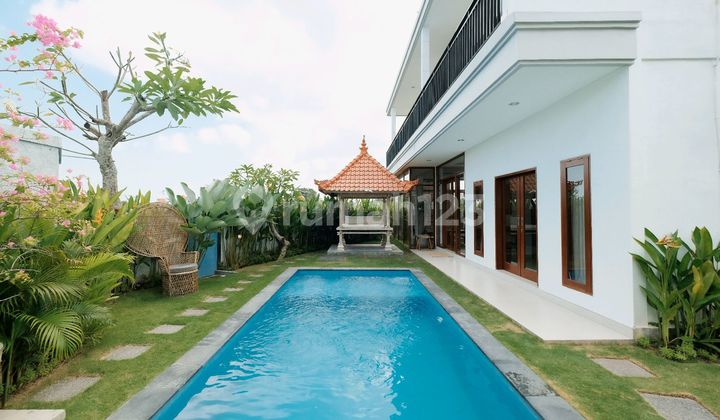 Villa Cantik dan Luas 4 Are Turun Harga 3 Kamar di Tumbak Bayuh Villa Cantik dan Luas 4 Are Turun Harga 3 Kamar di Tumbak Bayuh