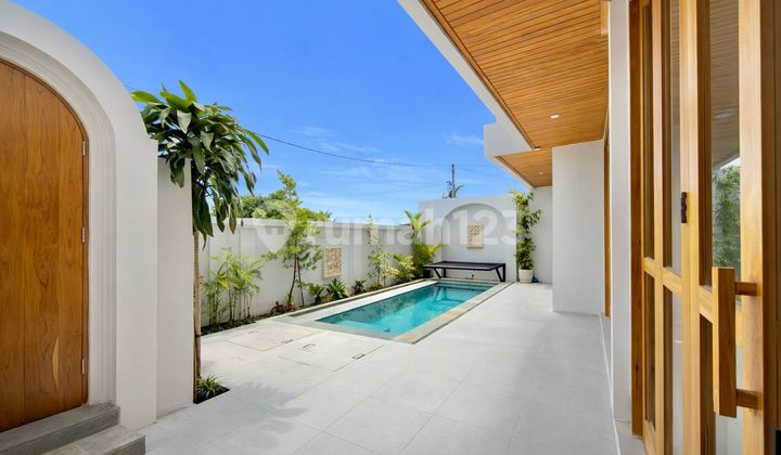 Villa Baru 3 Kamar Tidur di Seseh Semi Furnished dengan Kolam 2