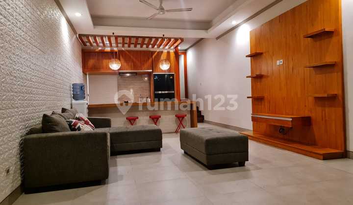 Nice 3 Bedroom House in Kuta Furnished with Private Pool