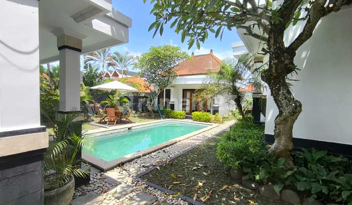 Villa Luas dengan Taman dan Kolam Pribadi di Canggu 3 Kamar Tidur 2