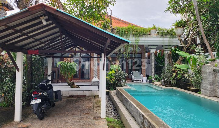 Villa Cantik 3 Kamar di Kerobokan Furnished dengan Pool dan Taman 2