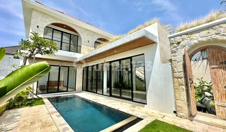 Hunian Modern Mewah 3Br Terbaru di Seseh dengan Taman dan Pool Hunian Modern Mewah 3Br Terbaru di Seseh dengan Taman dan Pool