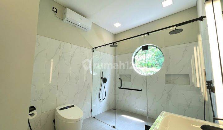 Rumah 2 Lantai Baru Furnished SHM di Jl Raya Berawa, Badung 2