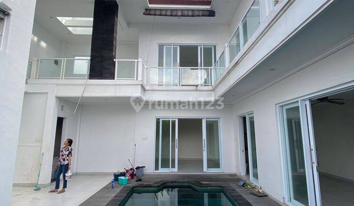 Modern Minimalist Villa At Canggu 3 Bedrooms With Rice Field View 1