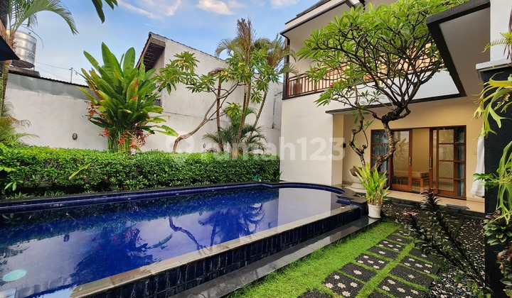 Villa 2 Kamar Di Kerobokan Dengan Taman Dan Private Pool  1