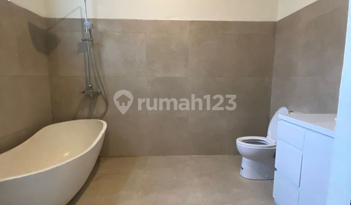 Rumah Bagus Shm 4 Kamar Tidur Di Umalas Dengan Taman Dan Pool 2