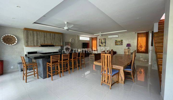 Spacious 3 Bedrooms Villa At Kerobokan Area Available May, 1st 2025 Fully Furnished. 2